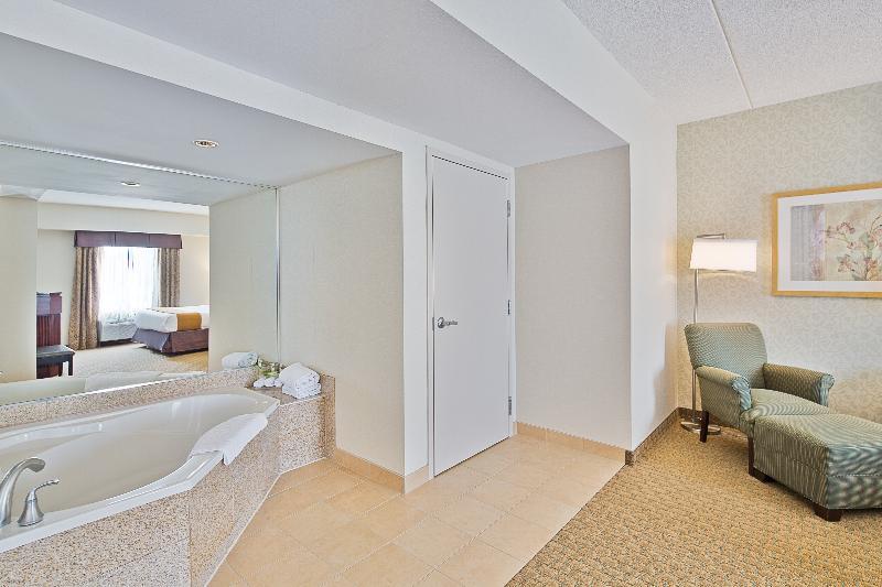 Holiday Inn Express Hotel & Suites Ottawa Airport By Ihg Kültér fotó